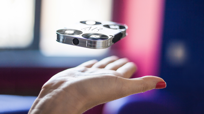 Read more about the article AirSelfie, a pocket-sized camera drone, launches on Kickstarter